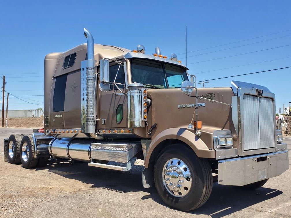 Brown/gold western star