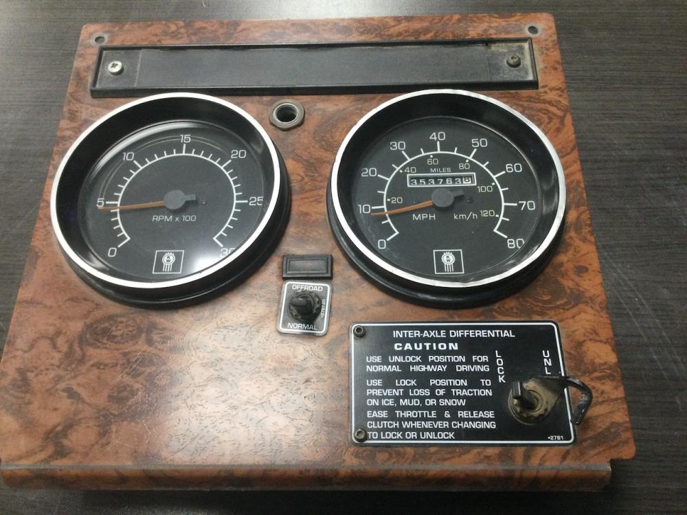 Early Kenworth T800 Instrument Cluster