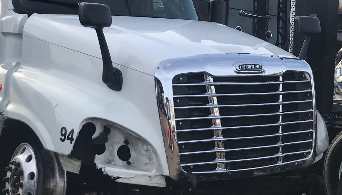 2015 FL Cascadia Hood