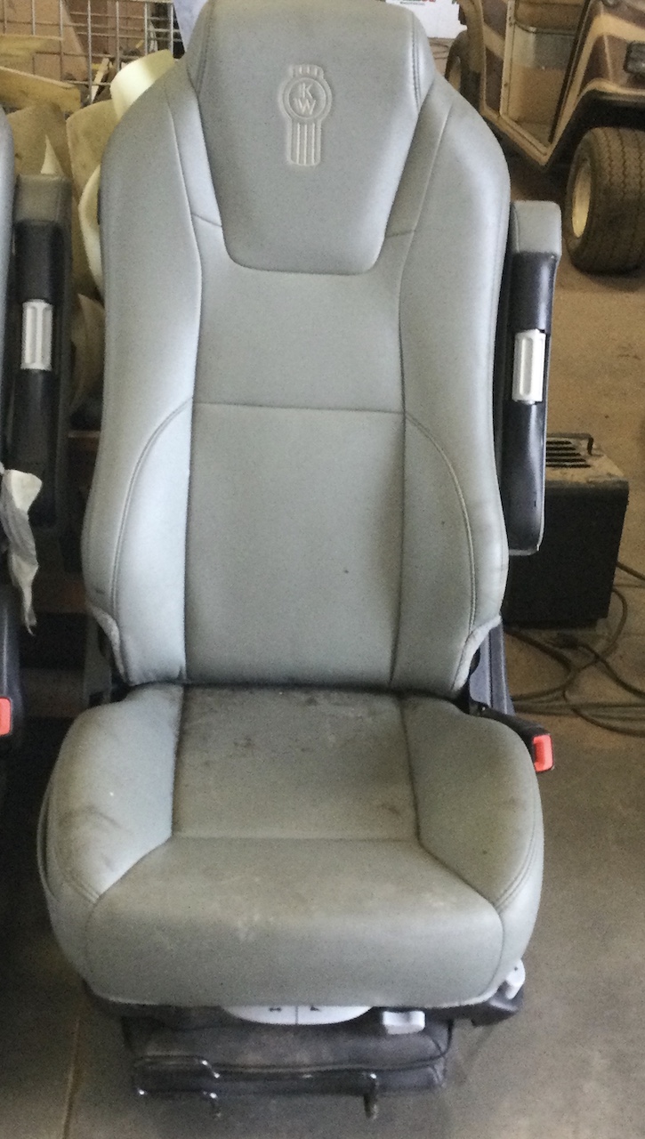 2022 KW T680 Passenger Seat 