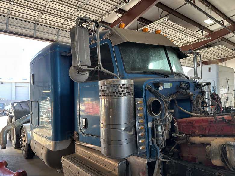 2012 Peterbilt 389 Flat Top Cab