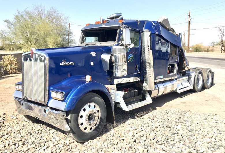 2019 Kenworth W900L Studio